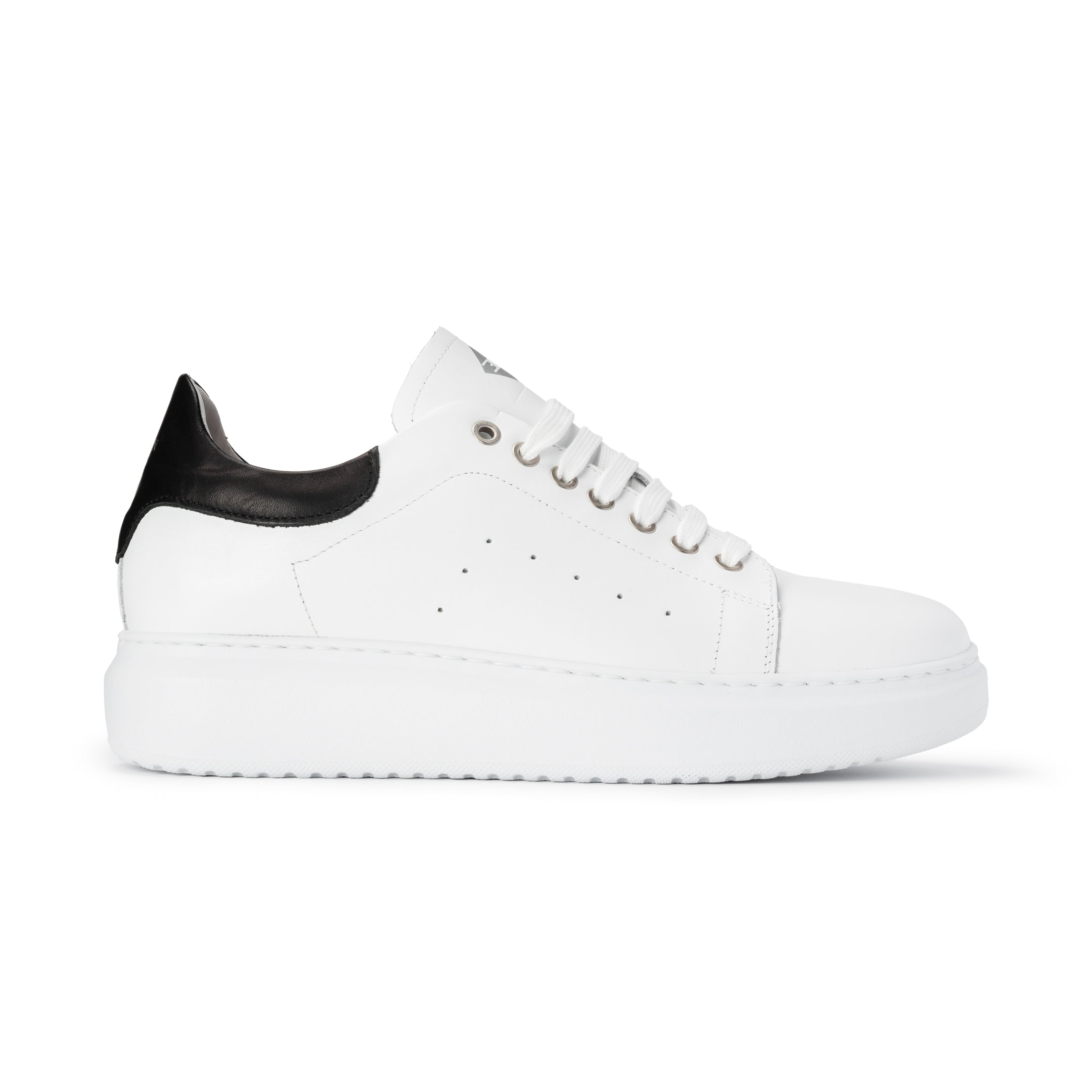 Sneakers uomo nere hot sale suola bianca